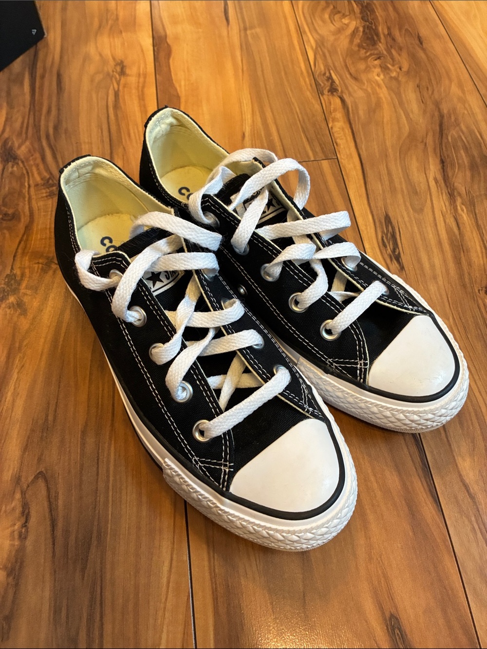 Converse - Picture 2 of 7